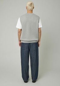 BZB COL V SANS MANCHES - Pullover - gris foncé