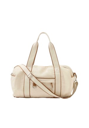 Beige canvas weekendtas met bruine biezen, twee handvatten, verstelbare schouderriem, voorvak met rits en metalen D-ring.