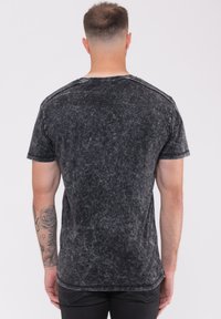 Paradiso Clothing THE BEATLES SGT PEPPER DRUM BAND SNOW WASH - Print T-shirt - black