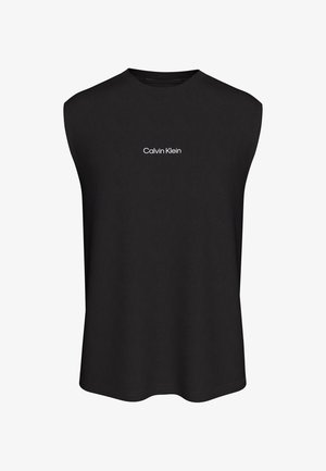 Črna majica brez rokavov z napisom "Calvin Klein" na sredini prsnega koša v belih črkah, z okroglim izrezom.