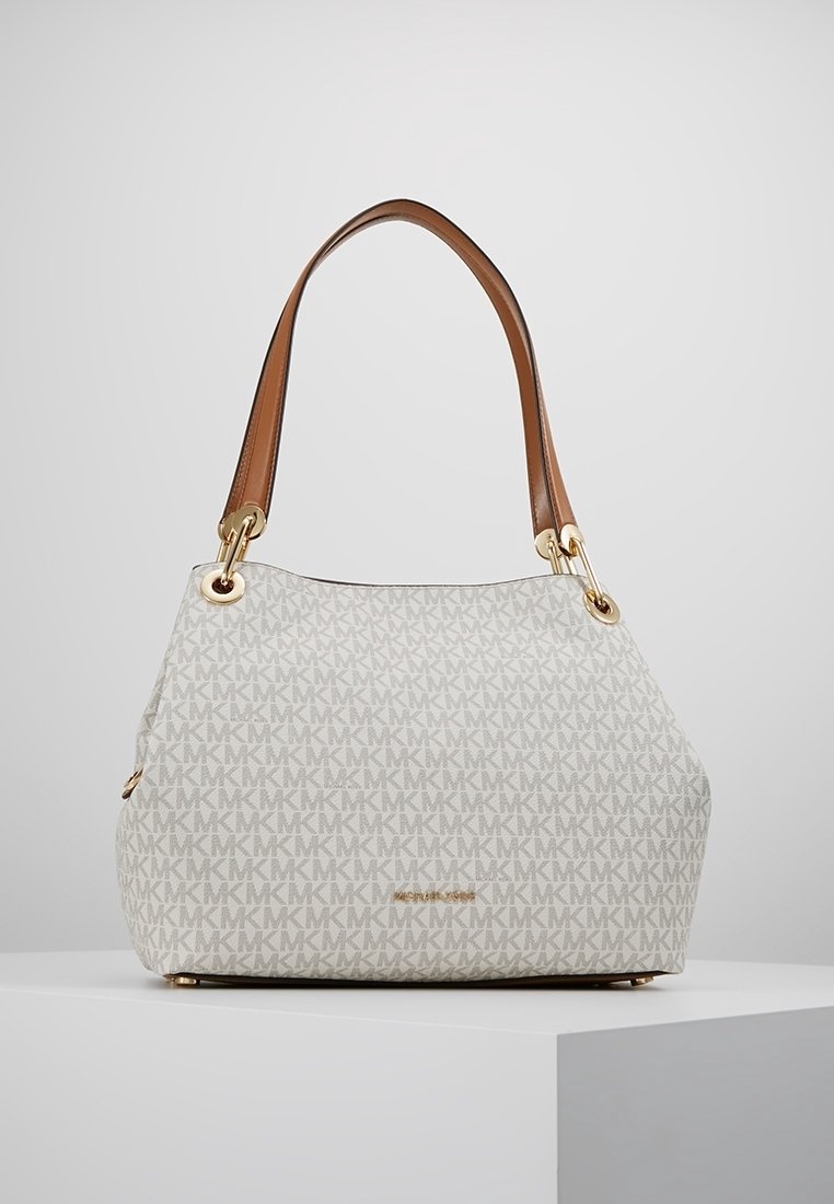 Sac à main beige avec motif "MK" répété, poignées en cuir marron, ferrures dorées et petit logo Michael Kors sur le devant.