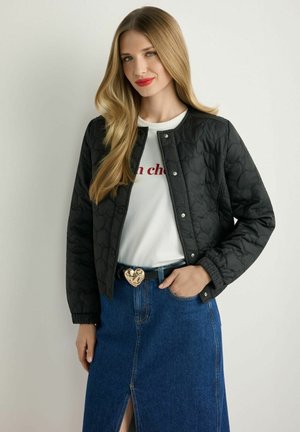 - Kurtka przejściowa