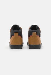 Geox GISLI - Höga sneakers - dark yellow/black