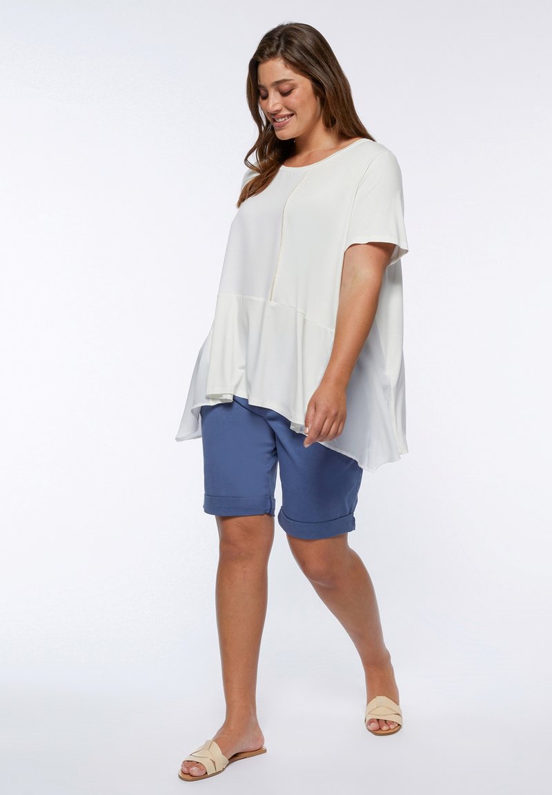 T-shirt FIORELLA RUBINO Curvy Con Coulisse Laterale – Scollo A V, Manica Corta – Primavera Estate 2024 – Taglie Forti