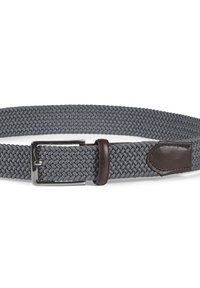 Grå vevd belte med en metallspenne og brune lærdetaljer. Teksturen er intrikat og fleksibel, og passer til ulike antrekk.