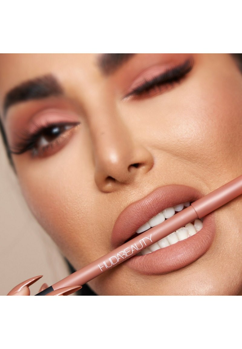 Damen Teint | HUDA BEAUTY LIP CONTOUR 2.0 LIP PENCIL Lippenkonturenstift LIP CONTOUR PINKY BROWN/dunkelbraun - CT38458 Damen Teint | HUDA BEAUTY LIP CONTOUR 2.0 LIP PENCIL Lippenkonturenstift LIP CONTOUR PINKY BROWN/dunkelbraun - CT38458