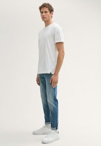 TOM TAILOR DENIM TTTAPERED - Tapered-Farkut - tinted blue denim