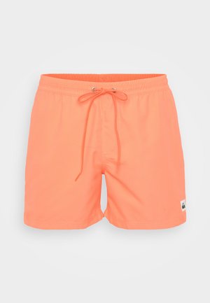 Korálové plavky vyrobené z ľahkej tkaniny, s elastickým pásom na šnúrku, bočnými vreckami a malou nášivkou s logom.