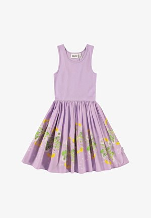 Laventelinvärinen topitettu mekko, jossa on kerroksellinen, levenevä hameosa, jossa on keltaisia ja vihreitä kukkakuoseja. Valmistettu pehmeästä ja hengittävästä kankaasta.