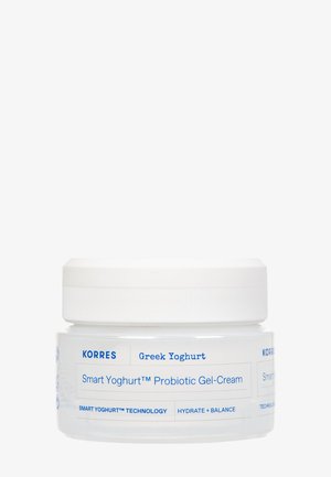 Korres græsk yoghurt Smart Yoghurt probiotisk gel-creme krukke med hvidt låg, der fremhæver fordelene ved hydrering og balance.