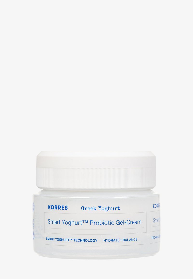 Korres Grekisk Yoghurt Smart Yoghurt Probiotisk Gel-Kräm burk med vit lock, som framhäver fördelarna med hydrerande och balanserande egenskaper.