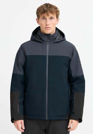 Vandafvisende jakke med hætte, farveblokeret design i mørk navy og grå, med sorte accenter og lynlåse på siderne.
