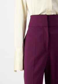 HUGO HIMIA - Kelnės - medium purple