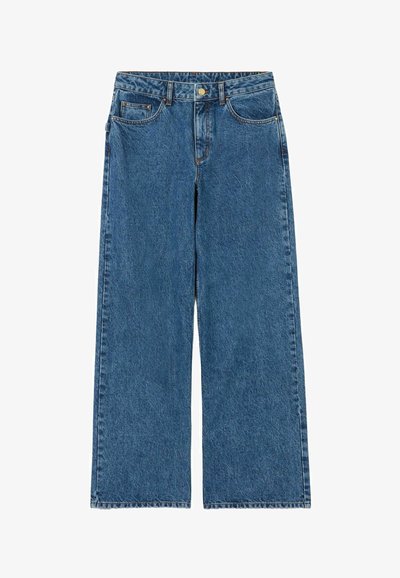Jeans a gamba larga blu in denim, con vita alta, cinque tasche, chiusura con bottone e leggera scoloritura. Classico taglio dritto.