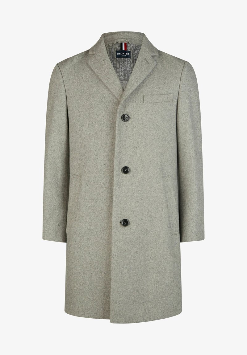 Abrigo de mezcla de lana gris claro con cuello de muesca, diseño de un solo botón, tres botones negros y un detalle de bolsillo en el pecho.