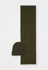Barbour CARLTON FLECK BEANIE SCARF SET - Kootud müts - olive