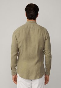 Hackett London TAILORED FIT LINEN PORTER SHIRT - Camicia - light khaki green