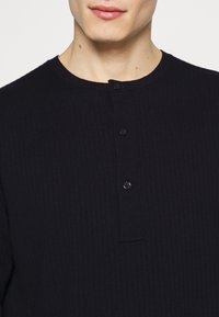 Tiger of Sweden Stickad tröja - black