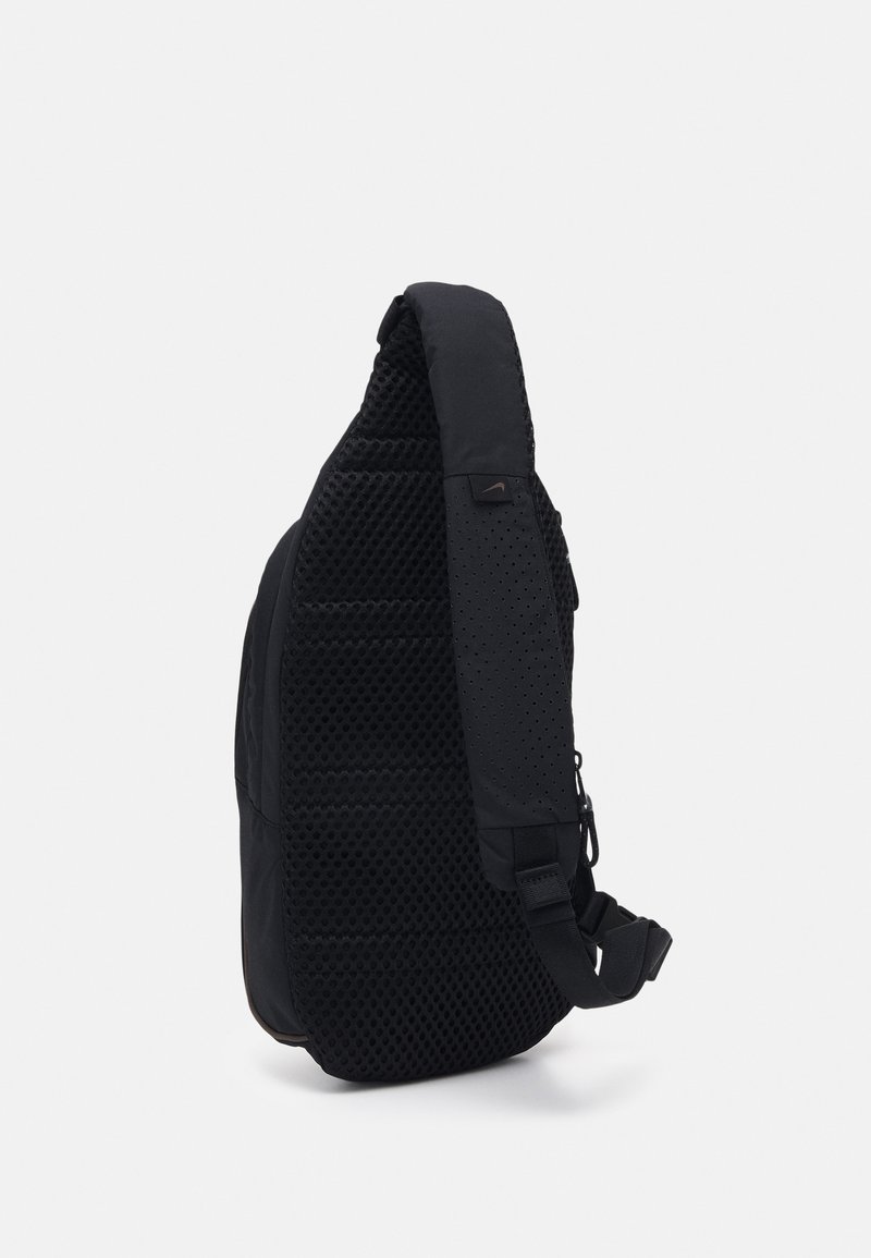 Nike Sportswear ESSENTIALS SLING BAG UNISEX - black/ironstone/sort - Zalando.dk