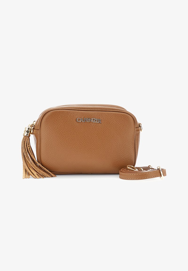 Borsa a tracolla in pelle marrone con finitura testurizzata, logo dorato e dettaglio con frangia. Include una tracolla regolabile per un utilizzo versatile.
