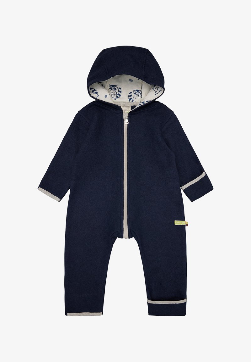 Marineblauwe hoodie-jumpsuit met een ritssluiting aan de voorkant, grijze accenten bij de mouwen en een patroonvoering van wasbeer. Zachte stof, lange mouwen.