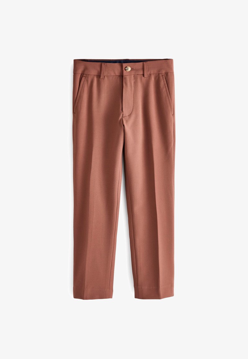 Pantalon droit de couleur rouille avec poches latérales, passants pour ceinture et une fermeture à bouton unique à la taille.