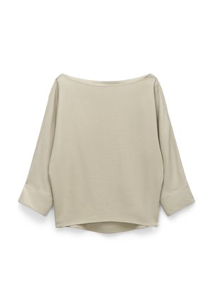 Beiges Langarm-Top mit Bootsausschnitt, weiten Manschetten und leicht geschwungenem Saum, flach auf weißem Hintergrund präsentiert.