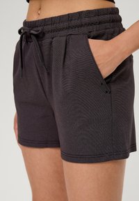 QS REGULAR - Short - dunkelgrau