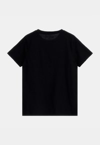 Svart bomull t-shirt med korta ärmar, rundad halsringning och slät yta. Bakifrån syns inga mönster eller tryck. Enkel design.