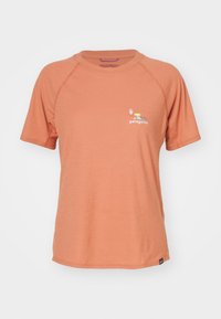 Camiseta de manga corta y cuello redondo en tejido coral suave; con pequeño logo multicolor de "Patagonia" en el pecho izquierdo; corte holgado.