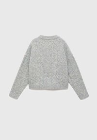 Světlý šedý pletený svetr s kulatým výstřihem, žebrovanými manžetami a lemem. Měkká textilie, dlouhé rukávy a zkrácený střih.