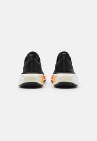 Nike Performance ZOOMX INVINCIBLE FK 3 - Apavi skriešanai pa asfaltu - black/hyper violet/laser orange/coconut milk/anthracite/metallic black