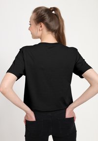 Star Wars STAR WARS CHRISTMAS LIGHT SABERS - Triko s potiskem - black