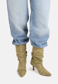 SINGLE LARA - Čižmy - khaki