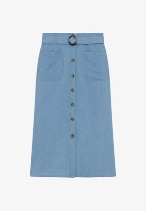 Jasnoniebieska spódnica dżinsowa z wysokim stanem, pasek z okrągłą klamrą, zapięcie na guziki z przodu oraz dwie kieszenie naszywane.