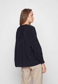 GANT STAND COLLAR BLOUSE - Blusa - evening blue