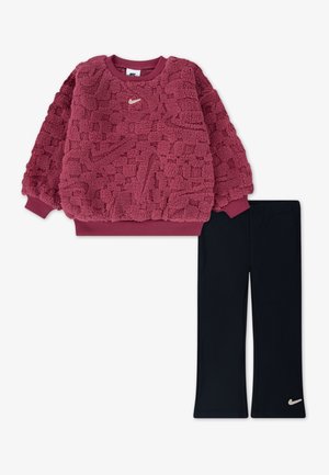 COZY FLARE LEG PANT SET - Trainingsbroek - black/sweet beet