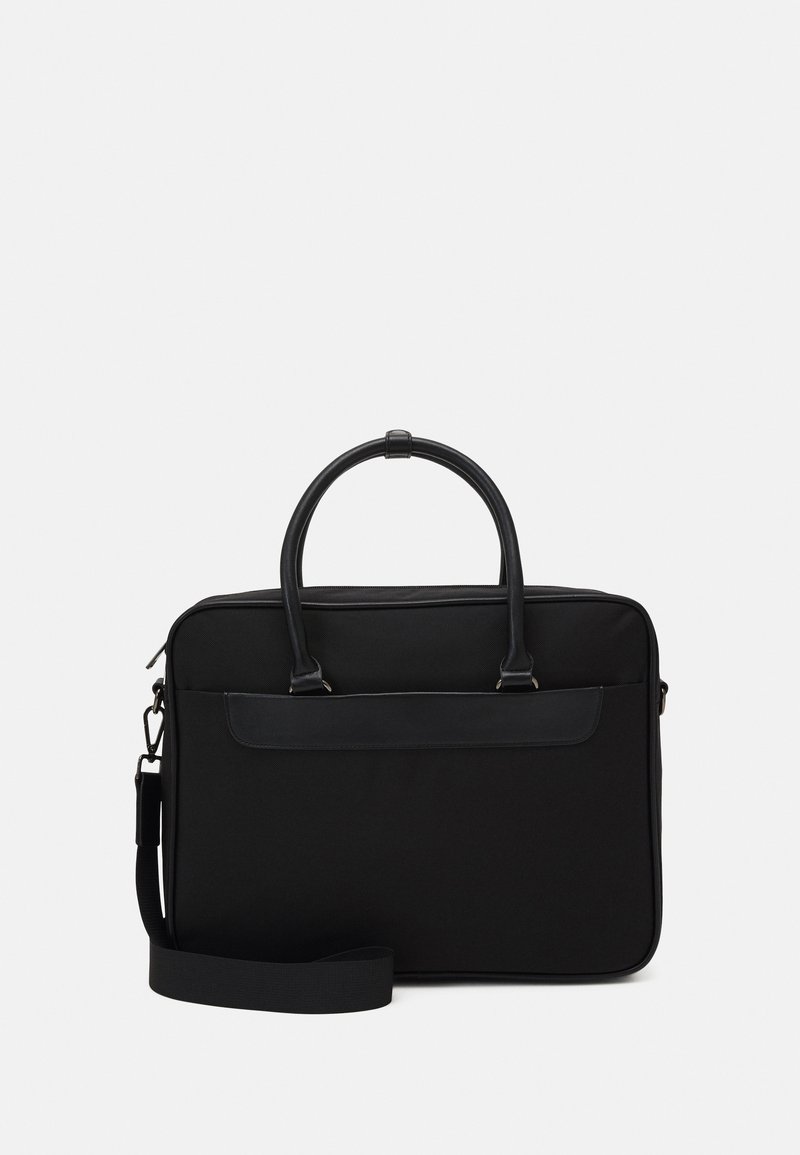 Sacoche d'ordinateur portable noire en tissu durable avec des accents en cuir lisse, poignées doubles et une bandoulière réglable. Forme rectangulaire.