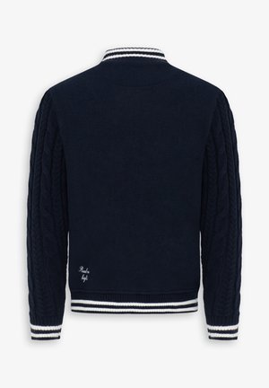 Cárdigan de punto navy con mangas con patrón de trenzas, cuello y puños de canalé a rayas, y detalle bordado en el dobladillo inferior.