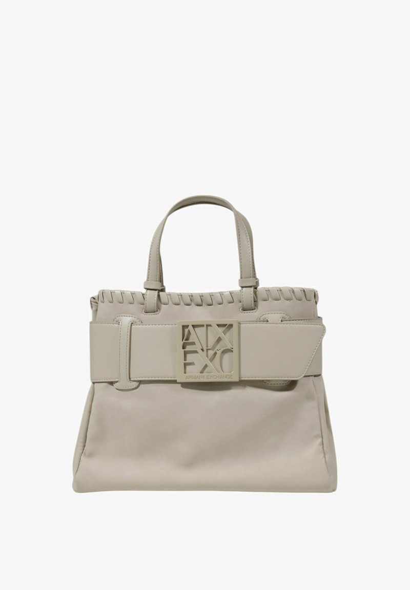 Borsa beige realizzata in materiale liscio, con una parte superiore intrecciata, una tracolla larga con logo impresso e una silhouette strutturata.