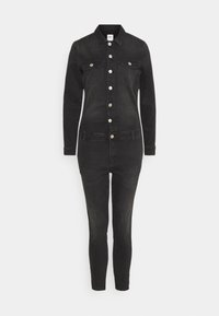 Salopette en denim noir à manches longues, avec une fermeture à boutons à l'avant, deux poches sur la poitrine et des jambes ajustées. Dotée de boutons argentés et d'un col classique.