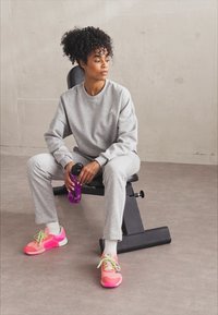 adidas Sportswear ESSENTIALS SMALL LOGO FEEL COZY  - Camisola - medium grey heather/white