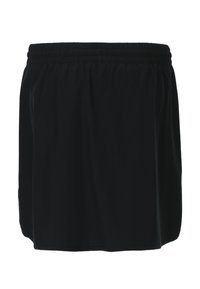 Zwarte sportrok met een elastische tailleband, gladde stof en een losse pasvorm. Heeft een eenvoudig ontwerp zonder aanvullende patronen of accenten.