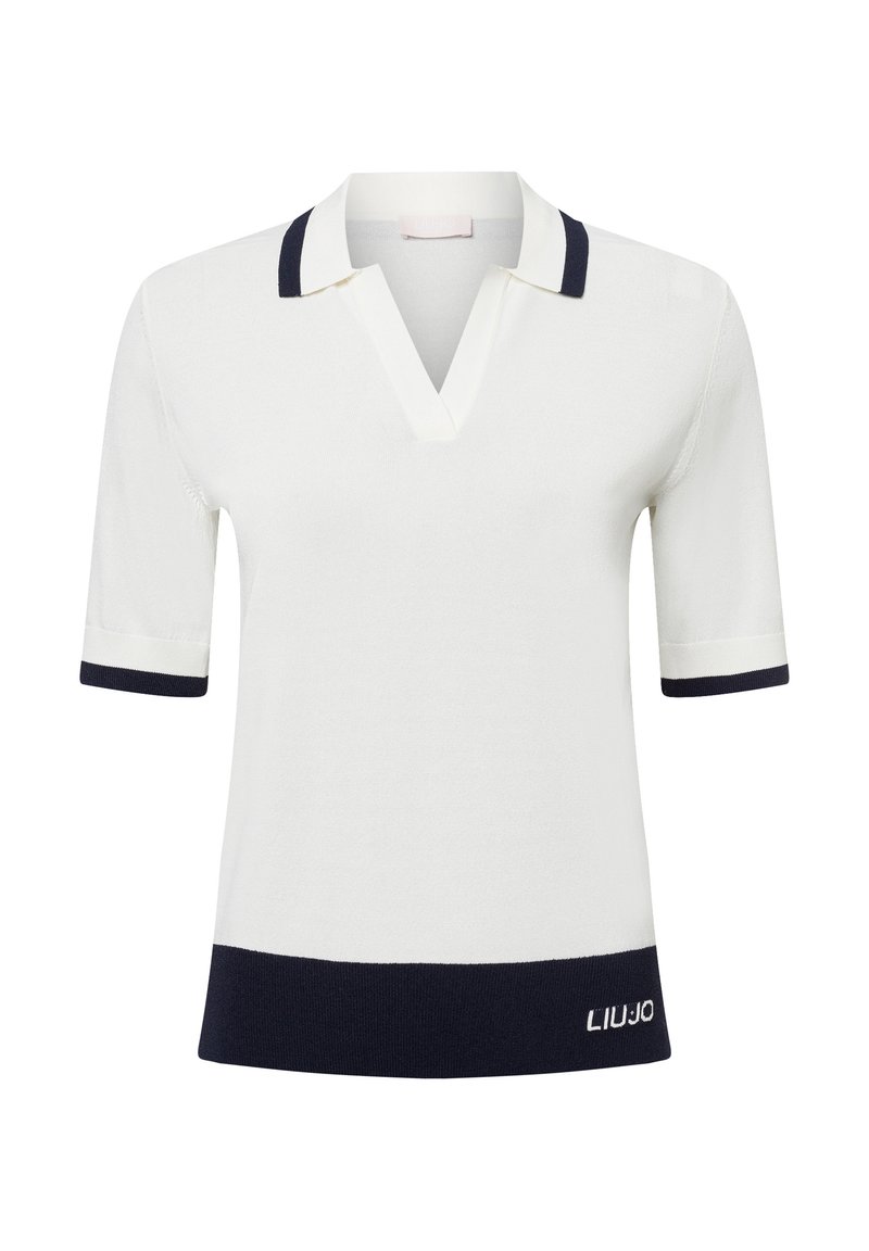 Polo a maglia bianca con dettagli blu navy, caratterizzato da un colletto a V, maniche corte e dettagli di brand sul fondo. Texture liscia.