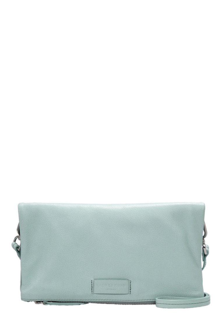 Svěže zelená kožená kabelka do ruky s hladkou texturou, zipovým zavíráním a odnímatelným ramenním popruhem. Má obdélníkový tvar a logo.