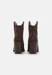 Guess JALELLA2 - Ankelboots med høye hæler - brown