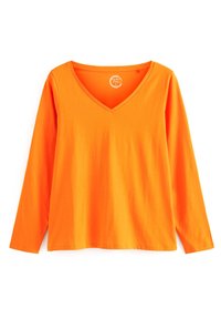 Langärmliges V-Ausschnitt-T-Shirt aus leuchtend orangefarbenem Baumwollstoff. Glatte Textur mit einer lässigen Passform und keinen sichtbaren Mustern oder Akzenten.
