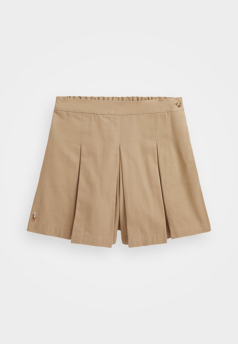 Könnyű anyagból készült khaki pliszírozott rövidnadrág. Egyenes derékkal rendelkezik, amelyen gyűrt részletek találhatók, és egy kis hímzett logó díszíti.