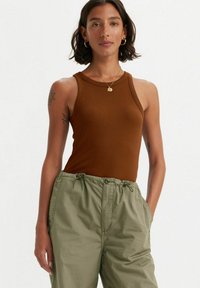 Levi's® Top - sorrel horse