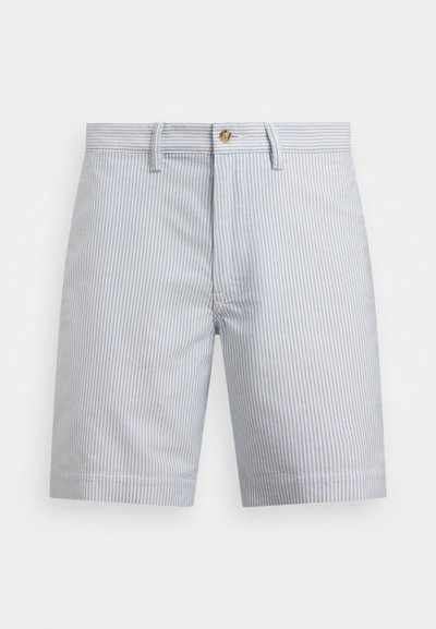 Shorts rayés en bleu clair et blanc. Fabriqués en coton, ils disposent d'une fermeture à bouton, de poches latérales et d'un ourlet droit.